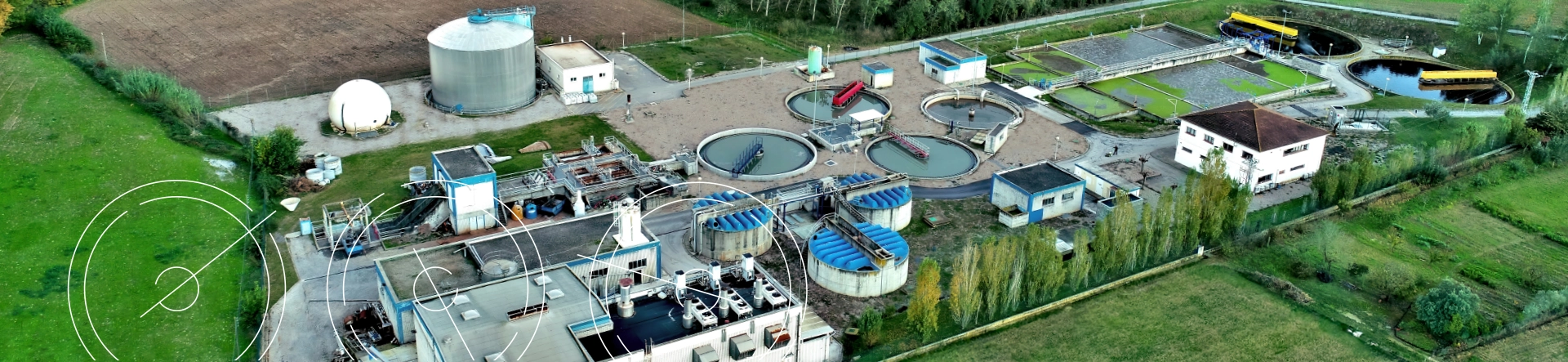 Planta de tratamiento de aguas residuales en España con distintas instalaciones